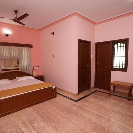 Lloyds Guest House, North Boag Road, T. Nagar Chennai Exterior foto