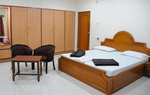 Lloyds Guest House, North Boag Road, T. Nagar Chennai Exterior foto