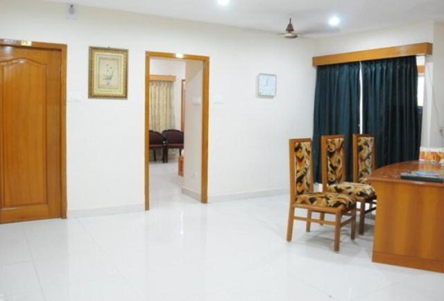 Lloyds Guest House, North Boag Road, T. Nagar Chennai Exterior foto
