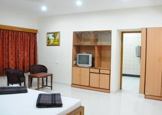Lloyds Guest House, North Boag Road, T. Nagar Chennai Exterior foto