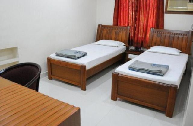 Lloyds Guest House, North Boag Road, T. Nagar Chennai Exterior foto